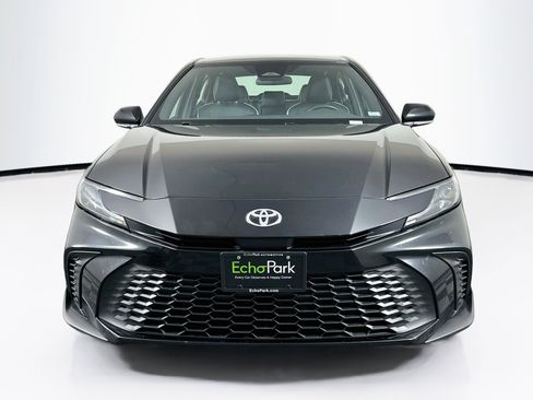 Used 2025 Toyota Camry SE FWD image 2