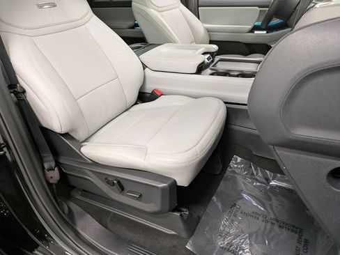 Used 2025 Ford Expedition Platinum AWD/4WD image 29