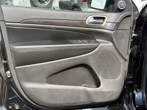 Used 2017 Jeep Grand Cherokee Laredo w/ Quick Order Package 2BE image 16