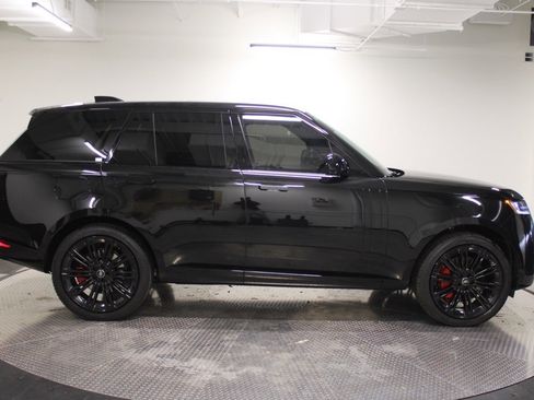 Used 2024 Land Rover Range Rover SE image 12