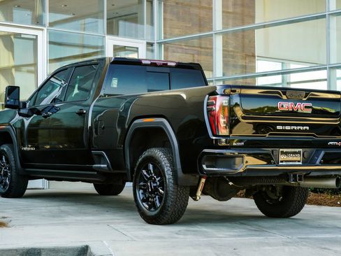Used 2024 GMC Sierra 2500 AT4 w/ AT4 Premium Plus Package AWD/4WD image 11