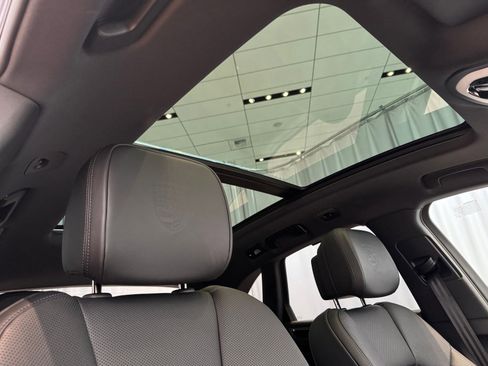 Used 2025 Porsche Macan image 26