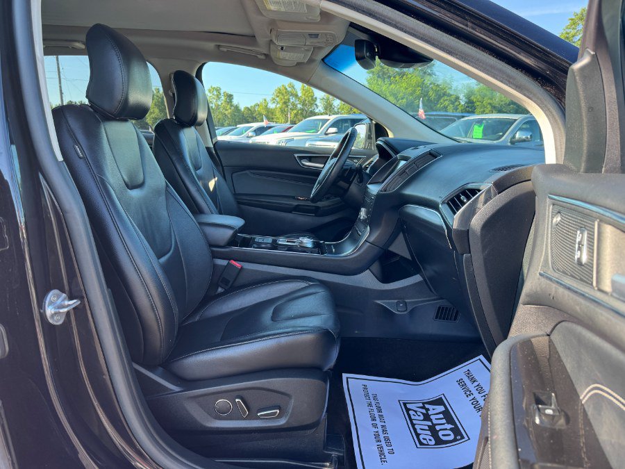 Used 2019 Ford Edge Titanium w/ Cold Weather Package AWD/4WD image 19