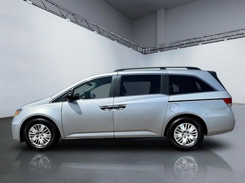 Used 2014 Honda Odyssey LX image 2