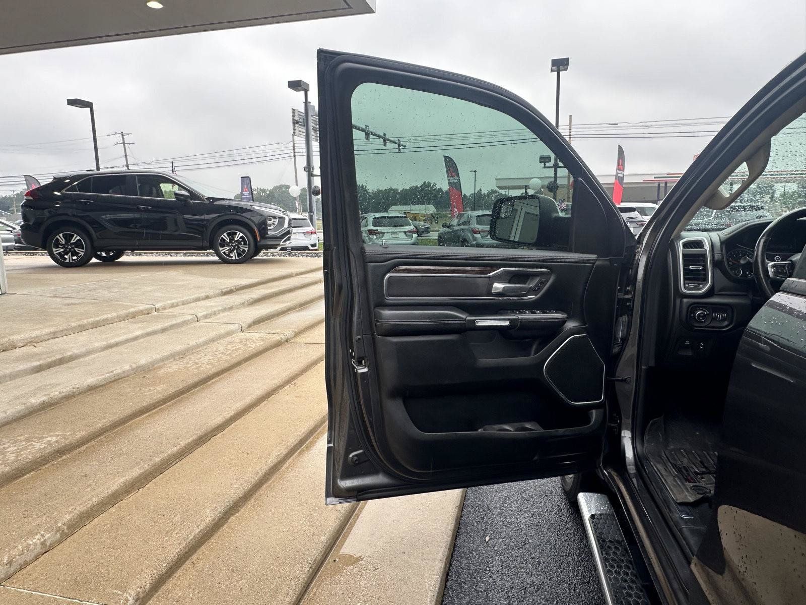 Used 2019 RAM 1500 Laramie AWD/4WD image 13