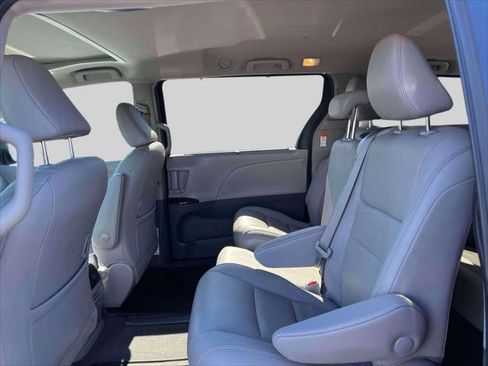 Certified 2020 Toyota Sienna XLE image 11
