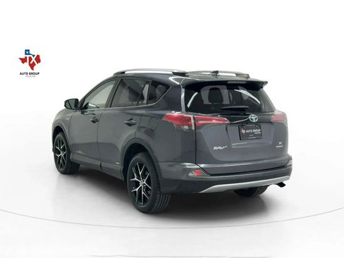 Used 2017 Toyota RAV4 SE image 3