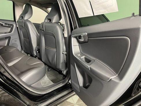 Used 2016 Volvo XC60 T5 Premier image 14