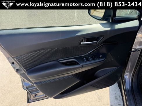 Used 2018 Toyota C-HR XLE FWD image 17