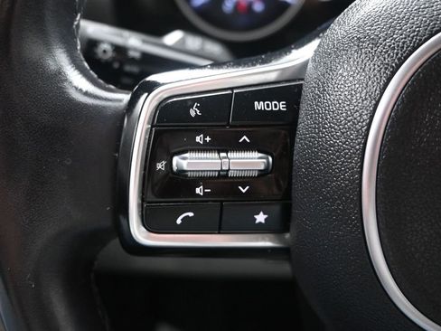 Used 2024 Kia Carnival EX image 28