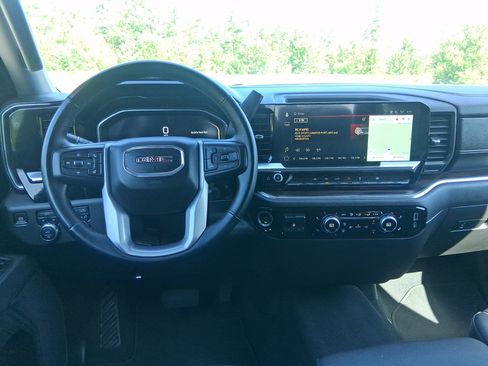 Used 2025 GMC Sierra 1500 SLT AWD/4WD image 18