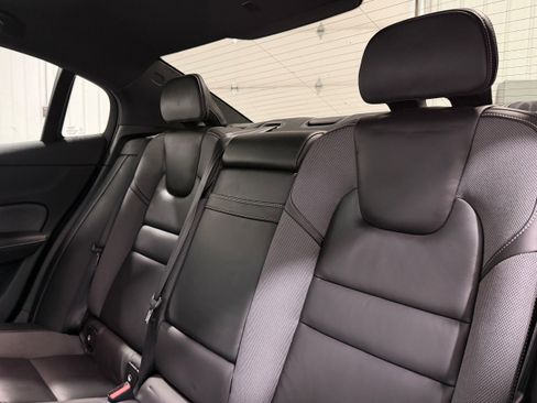 Used 2019 Volvo S60 T6 R-Design image 28