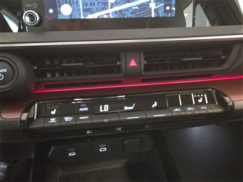 Used 2025 Toyota Prius Plug-In Hybrid image 19