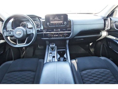 Used 2023 Nissan Pathfinder SV image 10