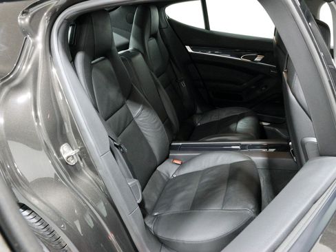 Used 2011 Porsche Panamera image 7