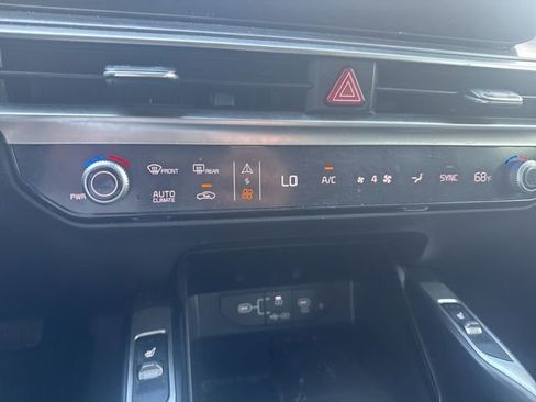 Used 2024 Kia Sorento EX w/ Panoramic Sunroof Package image 17