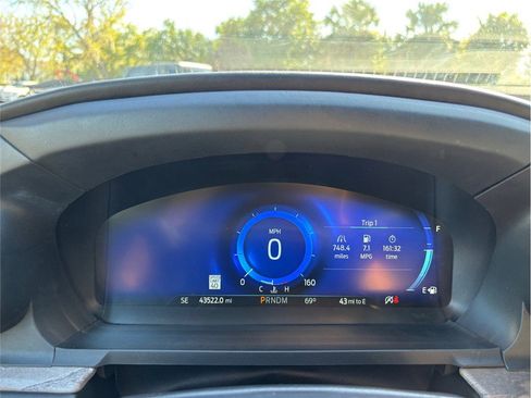 Used 2020 Ford Explorer Platinum w/ Premium Technology Package image 26