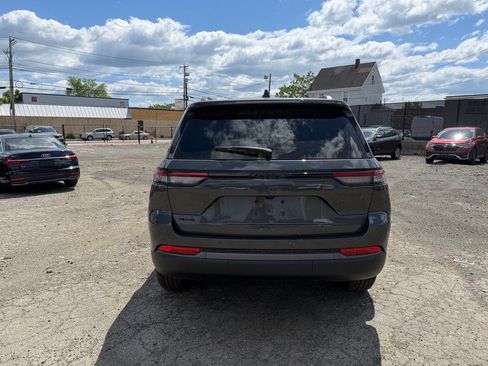 New 2026 Jeep Grand Cherokee Altitude AWD/4WD image 4