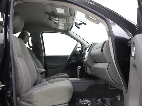 Used 2019 Nissan Frontier SV image 11