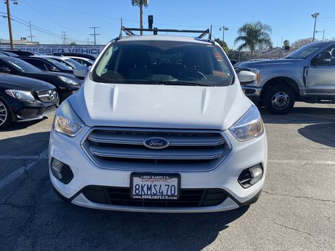 Used 2019 Ford Escape SE image 3