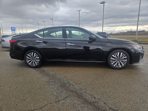 Used 2025 Nissan Altima 2.5 SV image 4