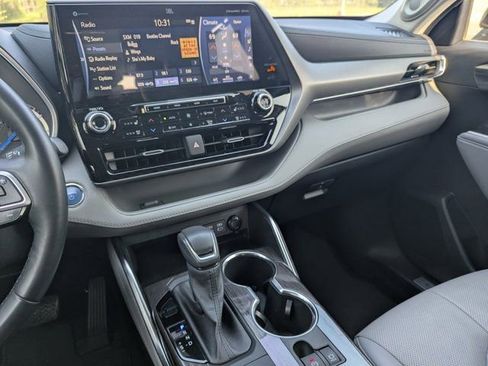 Used 2022 Toyota Highlander Limited image 25