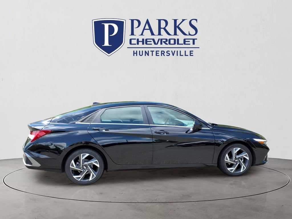 Used 2025 Hyundai Elantra SEL FWD image 35
