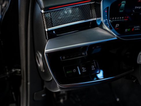 Used 2022 Audi S8 4.0T image 37