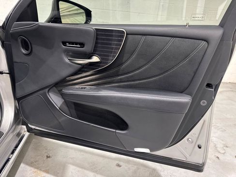 Used 2018 Lexus LS 500 w/ Accessory Package (Z1) RWD image 58