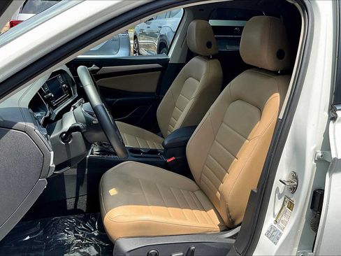 Used 2021 Volkswagen Jetta SE w/ SE Cold Weather Package FWD image 9