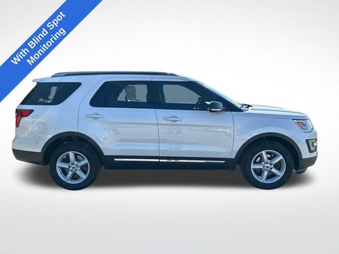 Used 2017 Ford Explorer XLT w/ Equipment Group 202A AWD/4WD image 2