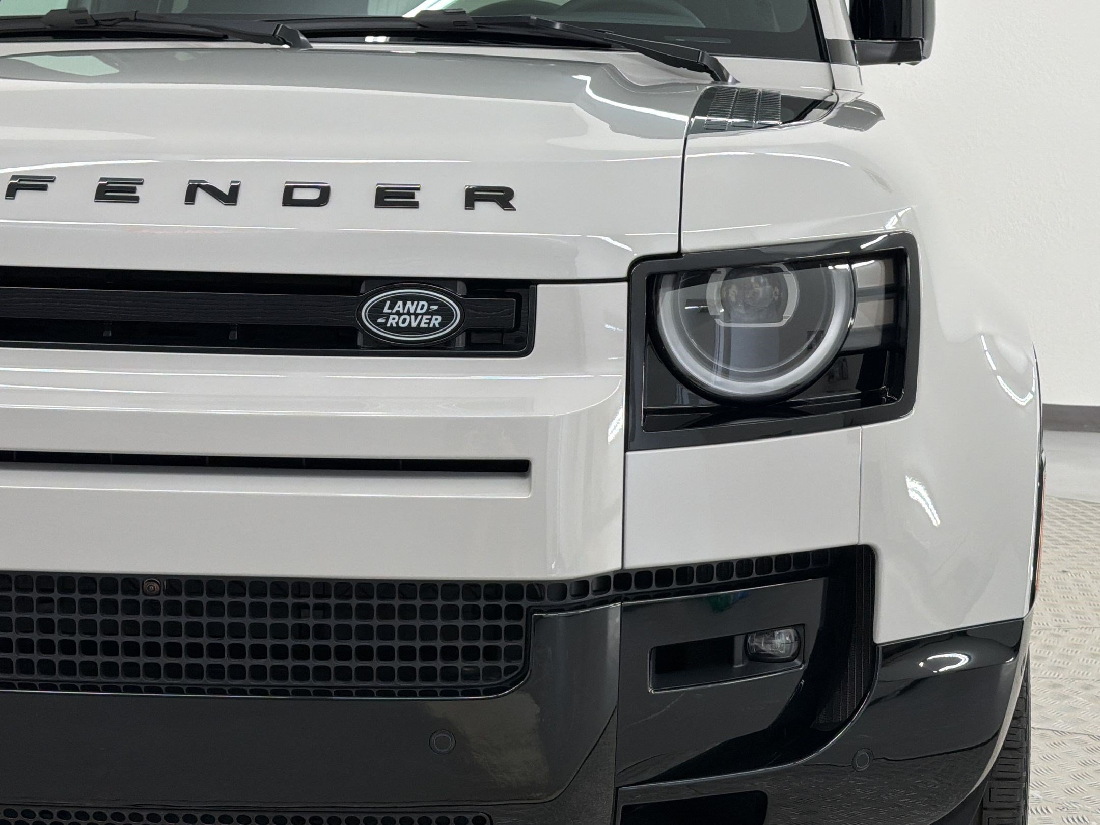 New 2026 Land Rover Defender 130 X-Dynamic SE AWD/4WD image 12