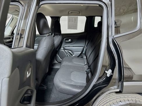 Used 2023 Jeep Renegade Latitude AWD/4WD image 21