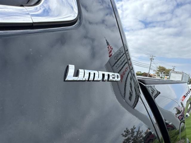 Used 2025 Toyota Tundra Limited AWD/4WD image 7