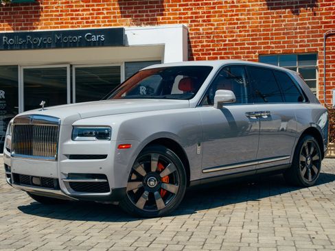 Used 2023 Rolls-Royce Cullinan AWD/4WD image 1