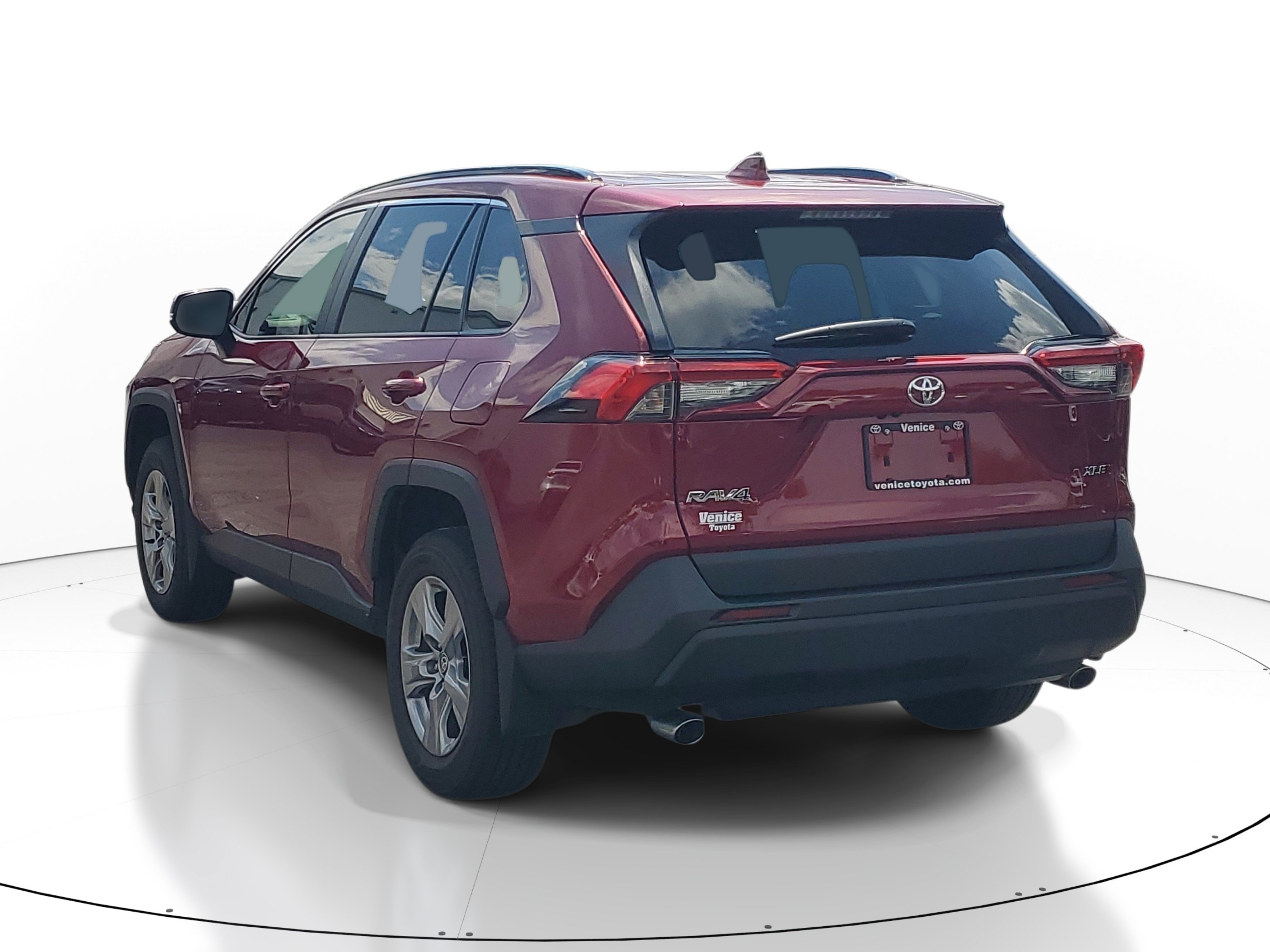 Used 2025 Toyota RAV4 XLE w/ Convenience Package FWD image 4
