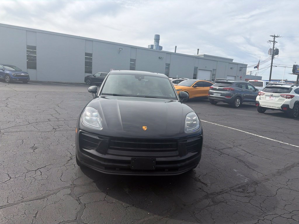 Used 2022 Porsche Macan AWD/4WD image 3
