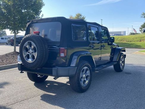 Used 2018 Jeep Wrangler Unlimited Sahara w/ Connectivity Group AWD/4WD image 3