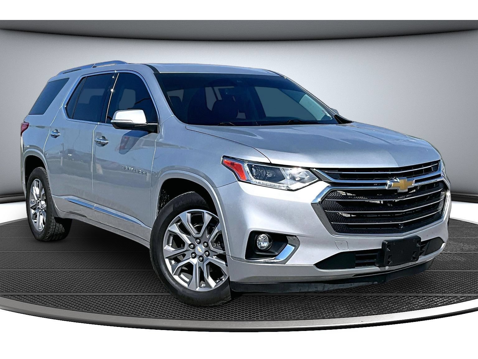 Used 2021 Chevrolet Traverse Premier AWD/4WD image 2