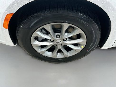 New 2026 Chrysler Pacifica Select AWD/4WD image 33