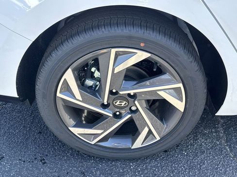 New 2025 Hyundai Elantra SEL image 17