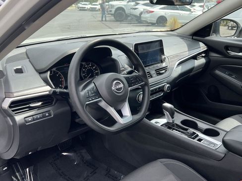 Used 2025 Nissan Altima 2.5 SV AWD/4WD image 28