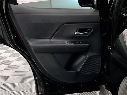 New 2026 Nissan Kicks SV w/ Charging Package FWD image 31