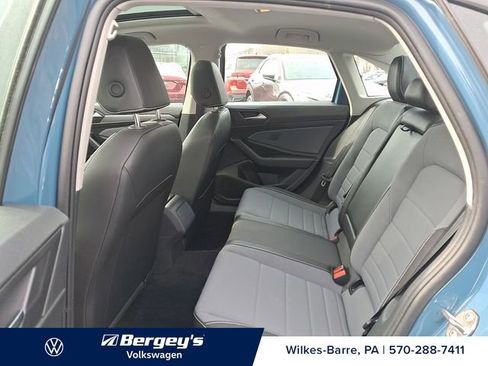 Certified 2025 Volkswagen Jetta SE image 12