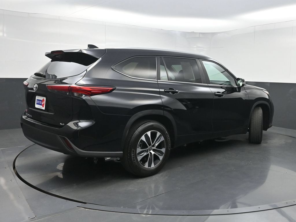 Used 2023 Toyota Highlander XLE FWD image 27