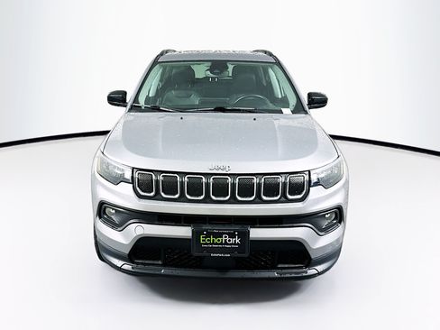 Used 2022 Jeep Compass Latitude AWD/4WD image 2