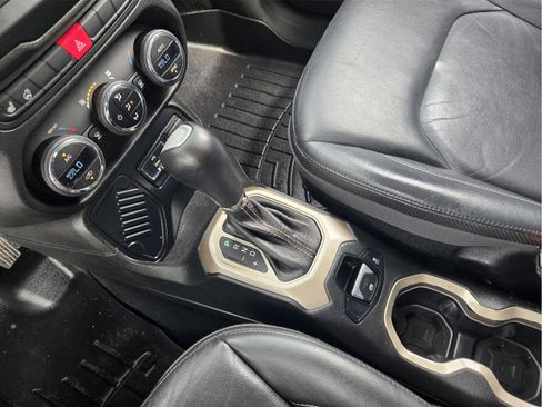 Used 2016 Jeep Renegade Limited FWD image 17