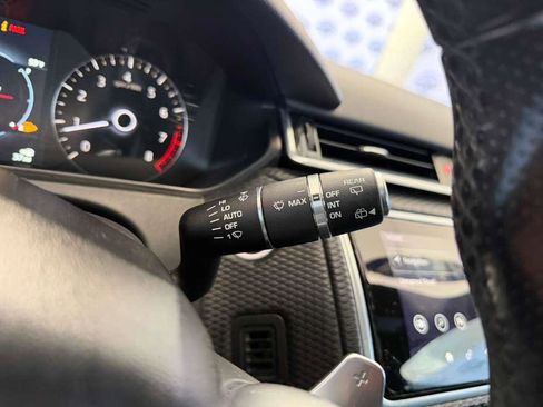 Used 2020 Land Rover Range Rover Velar R-Dynamic S image 36