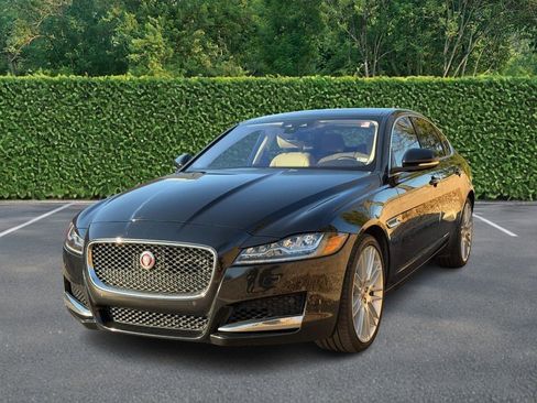 Used 2018 Jaguar XF Prestige image 6