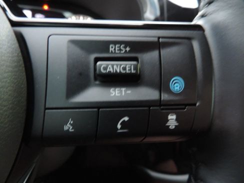 Used 2024 Nissan Pathfinder SL FWD image 27